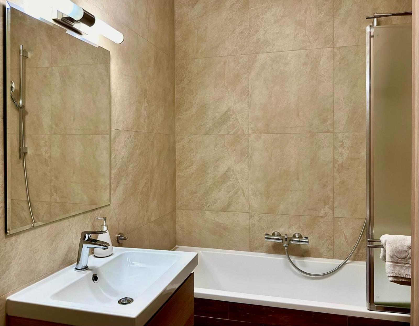 Apartament Caroline Q4Apartments กดัญสก์ ภายนอก รูปภาพ